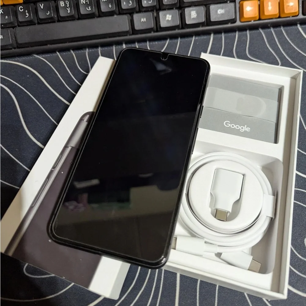 Google Pixel 8 in Sleek Black Finish unlocked good condition